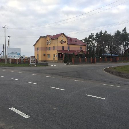 Podilskii Dvir Yakushintsy エクステリア 写真